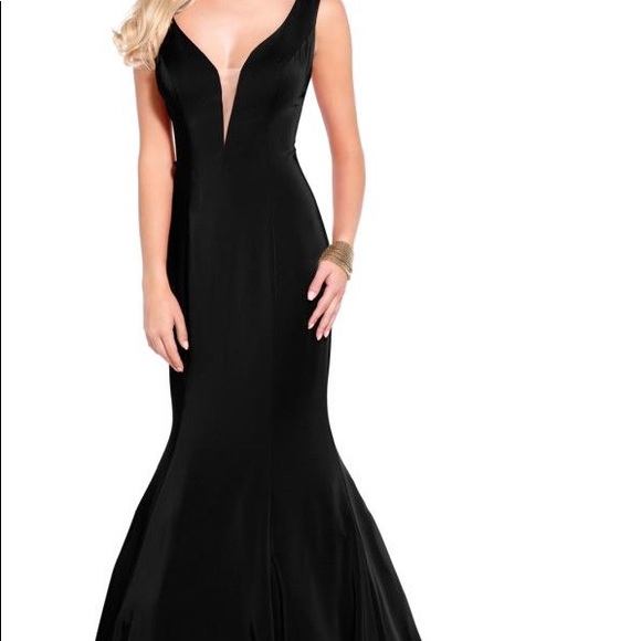 Black formal gown...Make me an offer - Picture 1 of 5